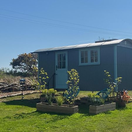 Toms Hut And Robins Rest Shepherd Huts Near Wadebridge Exterior photo