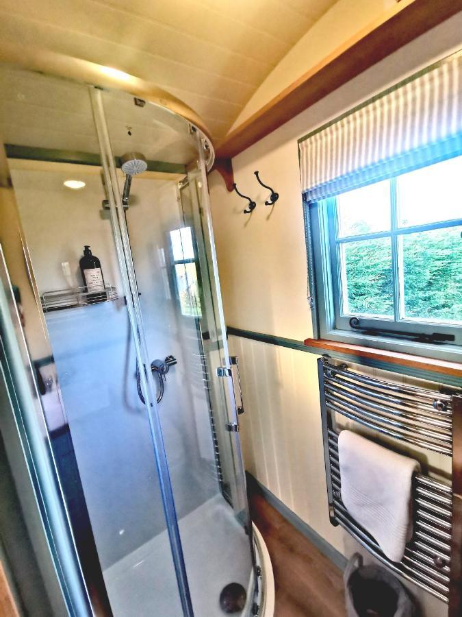 Toms Hut And Robins Rest Shepherd Huts Near Wadebridge Exterior photo