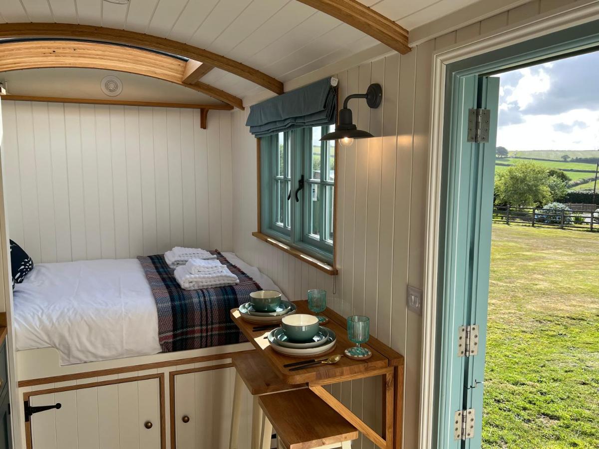Toms Hut And Robins Rest Shepherd Huts Near Wadebridge Exterior photo