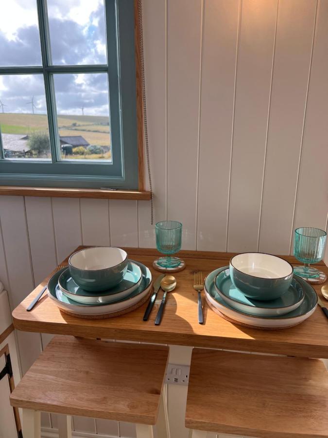 Toms Hut And Robins Rest Shepherd Huts Near Wadebridge Exterior photo