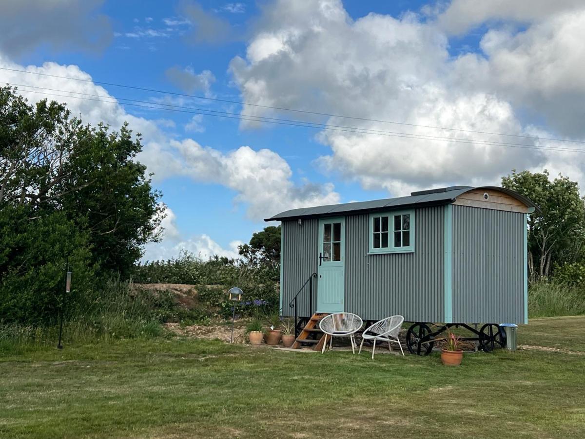 Toms Hut And Robins Rest Shepherd Huts Near Wadebridge Exterior photo