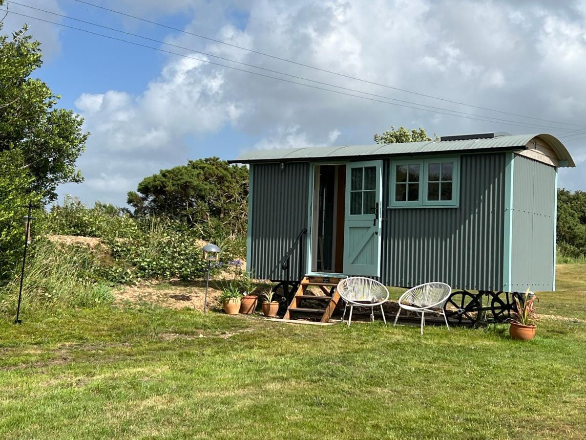 Toms Hut And Robins Rest Shepherd Huts Near Wadebridge Exterior photo