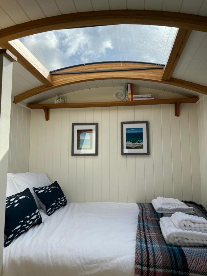 Toms Hut And Robins Rest Shepherd Huts Near Wadebridge Exterior photo