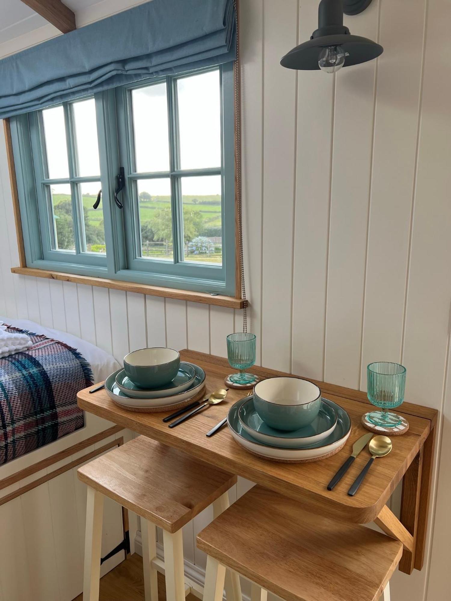 Toms Hut And Robins Rest Shepherd Huts Near Wadebridge Exterior photo