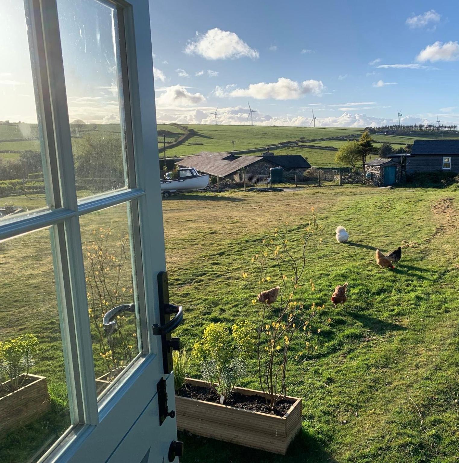 Toms Hut And Robins Rest Shepherd Huts Near Wadebridge Exterior photo